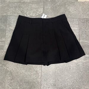 Dynamite Black Pleated Skort
